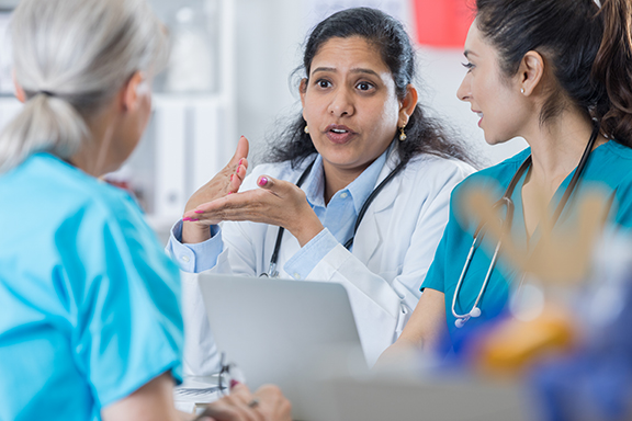 Indian doctor discusses something with medical staff