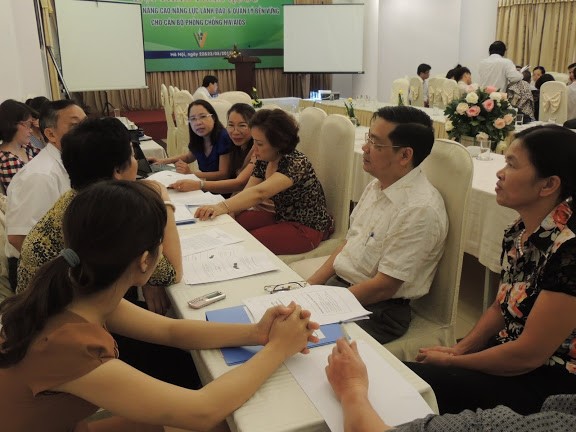 Conference participants discussing the sharing program successes.