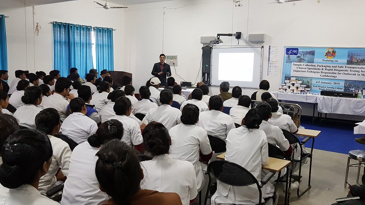 (Laboratory training at the Kumbh Mela, Allanhabad. Photo Credit: Indranil Roy, Lab Advisor, USG)