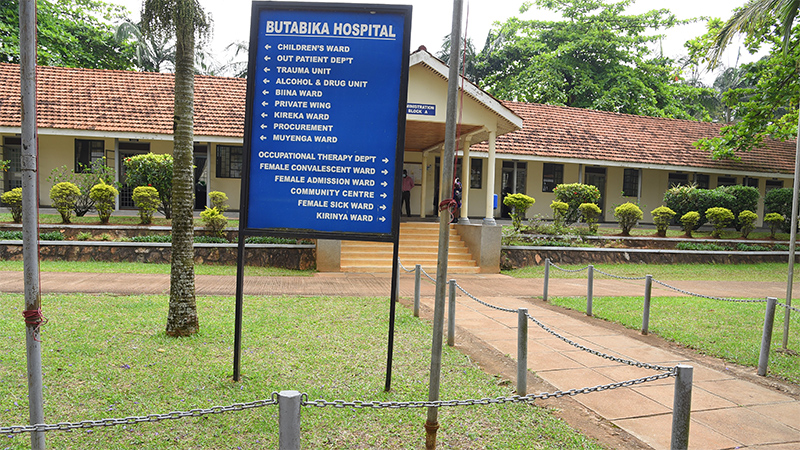 Hospital entrance signage with directions to the Alcohol and Drug unit where MAT is housed.