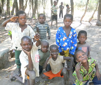 Children in Ankoro zone de santé, Katanga Province, a zone with communities who have a history of refusing vaccination