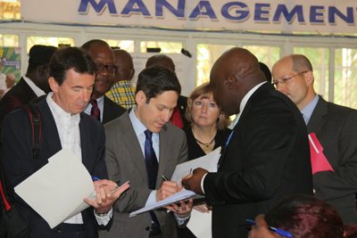 Dr. Frieden visits Sierra Leone%26rsquo;s Western Area Command Centre.Left to right: Dr. Stuart Nichol, Dr. Tom Frieden, Kathleen FitzGibbon, Ambassador John Hoover.