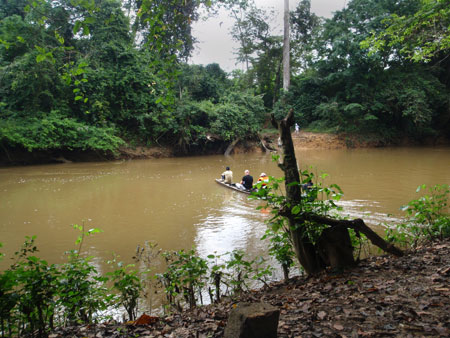 CDC RITE team members ride in a dugout canoe during their journey to Geleyansiesu%26lt;strong%26gt;,%26lt;/strong%26gt; Liberia, a rural village with reported Ebola cases.