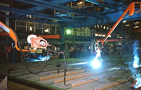 Wire welding units on overhead Jib Booms