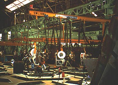 Wire welding units on overhead Jib Booms